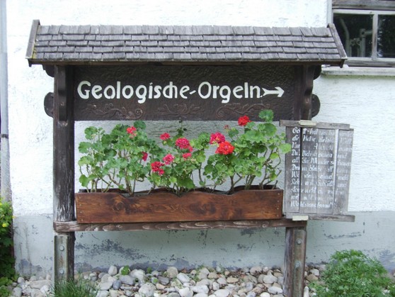 Wegweiser zu den Geologischen Orgeln