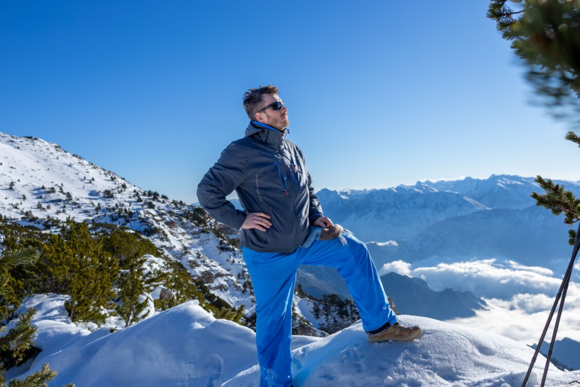 Bild von Amel Uzunovic auf Pexels: Sonnenbrille für Höhenwege und Schnee - UV-Schutz, passende Tönung und Seitenschutz in den Bergen