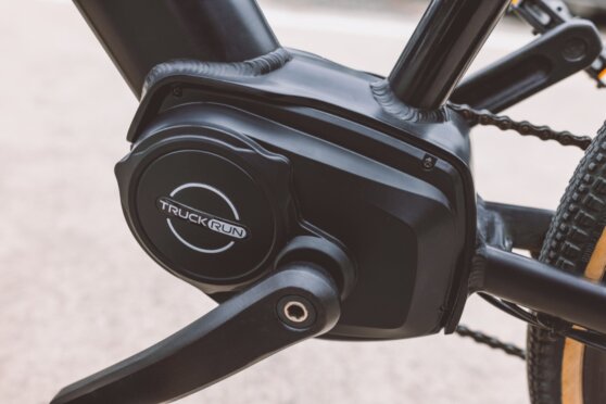 Nahaufnahme eines Mittelmotors an einem E-Biker-Antriebssystem
